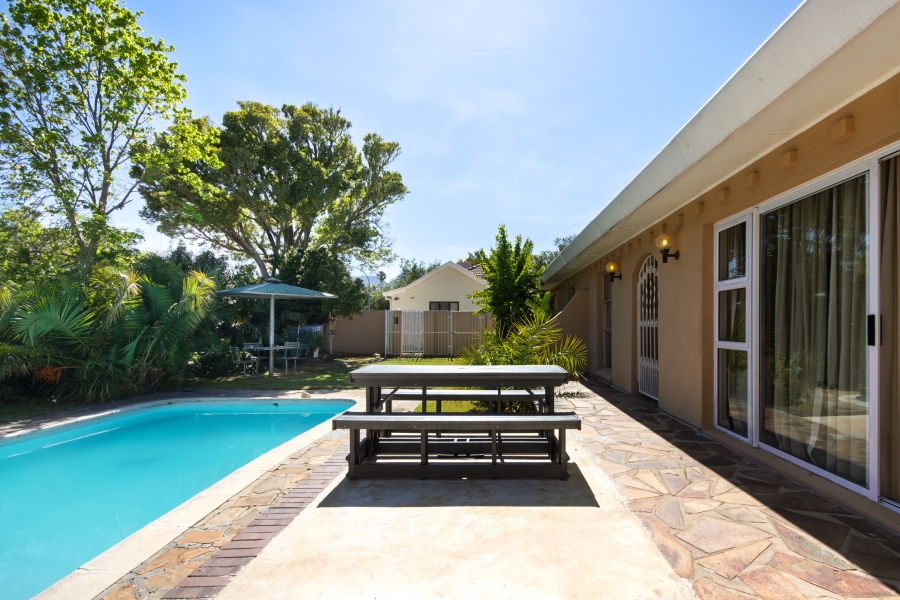 4 Bedroom Property for Sale in Morningside Western Cape